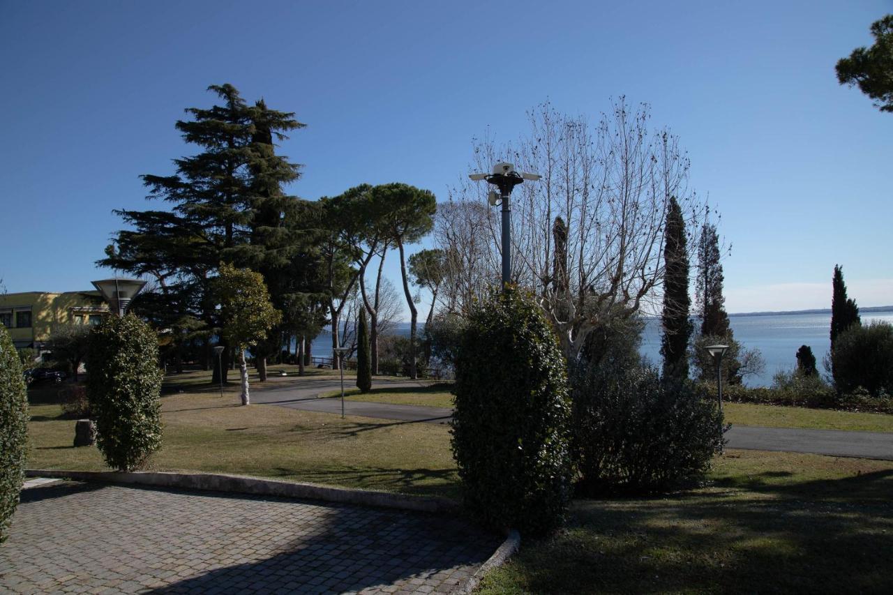 Lato Soleggiato @Gardazzurro Apartman Padenghe sul Garda Kültér fotó