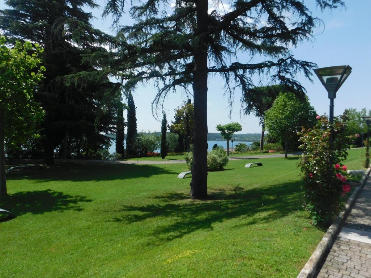 Lato Soleggiato @Gardazzurro Apartman Padenghe sul Garda Kültér fotó