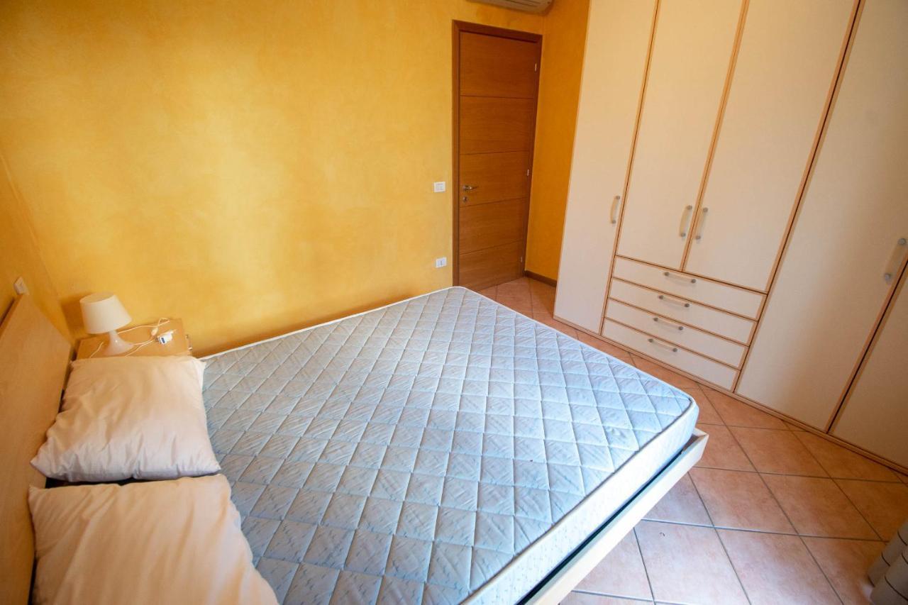 Lato Soleggiato @Gardazzurro Apartman Padenghe sul Garda Kültér fotó