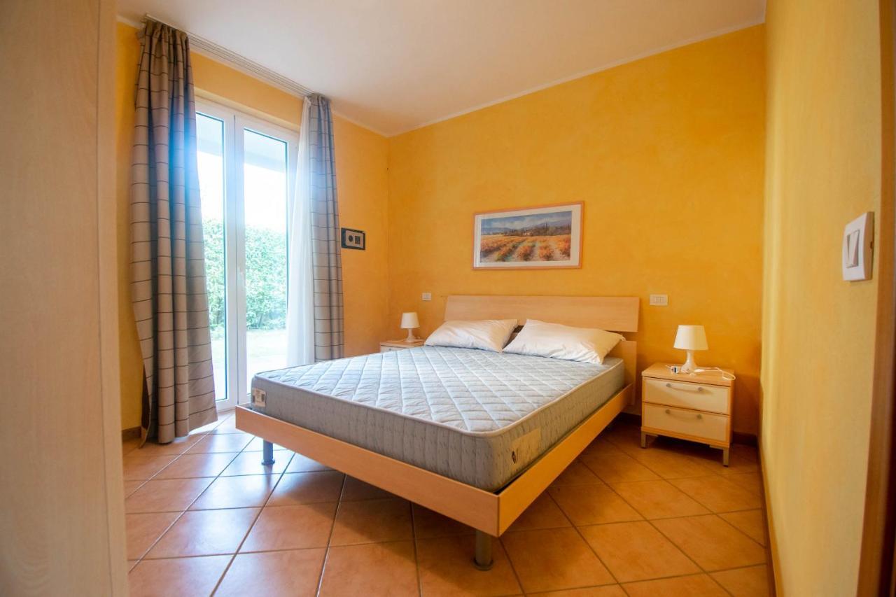 Lato Soleggiato @Gardazzurro Apartman Padenghe sul Garda Kültér fotó